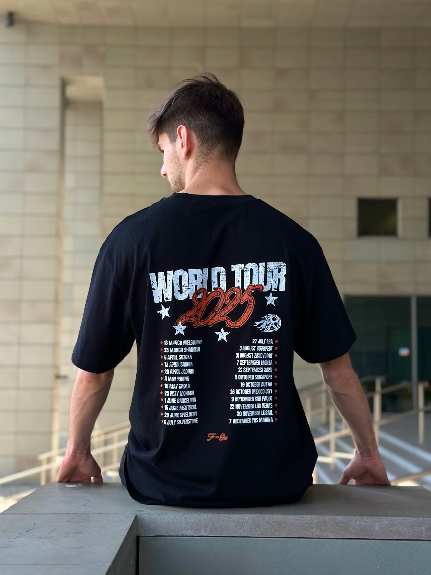 WORLD TOUR 2025 OVERSIZE TEE